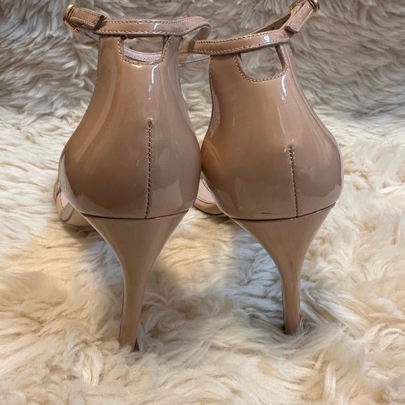Stuart Weitzman Nude Heel Sandal - Picture 4 of 6